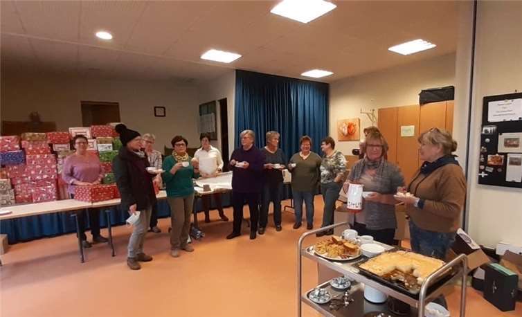 Zahlreiche Helfer sorgten für eine erfolgreiche Aktion „Weihnachtsfreude“. Fotos: privat