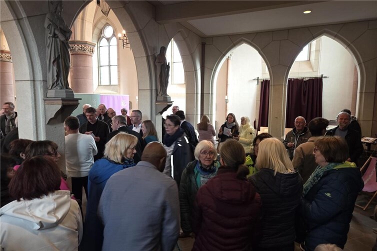 Zahlreiche Interessenten verfolgten gespannt die einzelnen Projektvorstellungen.