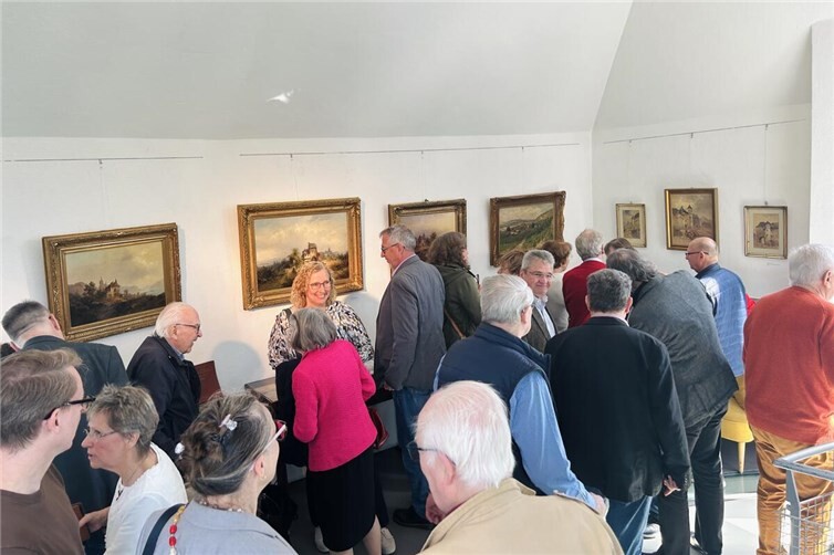 Zahlreiche Interessierte besuchten die Vernissage „100 Jahre Astudin“.
