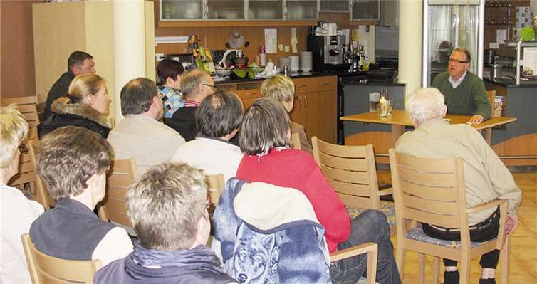 Zahlreiche Interessierte folgten dem Vortrag von Robert Müller (SKM Mayen) im Café des Seniorenzentrums Münstermaifeld.Privat
