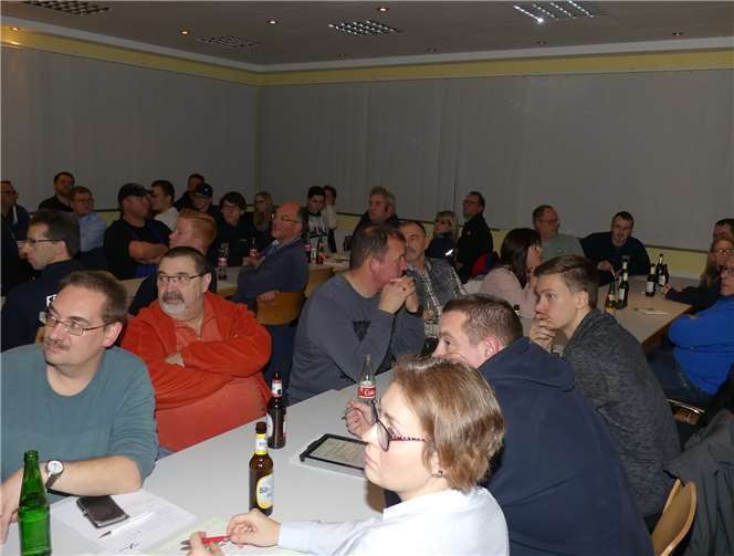 Zahlreiche Jugendfeuerwehrwarte aus Cochem-Zell waren bei der Sitzung vertreten.Fotos: TE
