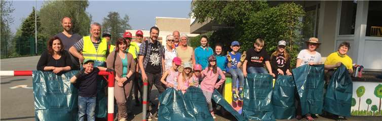 Zahlreiche Kinder waren mit dabei, als es hieß „sauber in den Sommer starten!“.Ortsgemeinde Hillscheid