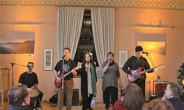 Zahlreiche Künstler traten beim Benefizkonzert in der Alten Synagoge auf. RERE
