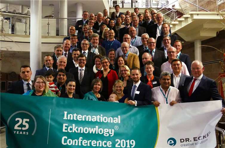 Zahlreiche Kunden, Partner, Fachleute, Experten und Wissenschaftler nahmen an der Jubiläumskonferenz teil. Redner waren unter anderem Dr. Gereon Schulze Althoff (Tönnies), Professor Johanna Fink-Gremmels (Universität Utrecht) und Matthias Lindenberger (Ogilvy Deutschland). Foto: Dr. Eckel