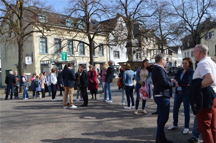 Zahlreiche Menschen ließen sich im Laufe des Tages die Rathausbesichtigung nicht entgehen.