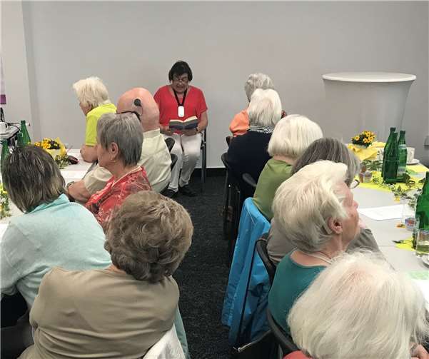 Zahlreiche Mitglieder brachten eigene Beiträge ein. Dazu gehörte auch Ursula Servatius.