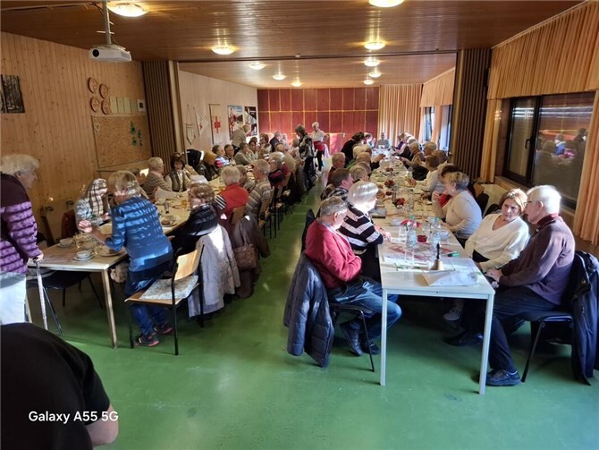 Zahlreiche Mitglieder der Senioren Union kamen zu einem besinnlichen Adventskaffee zusammen.  Foto: Gerd Schäfer