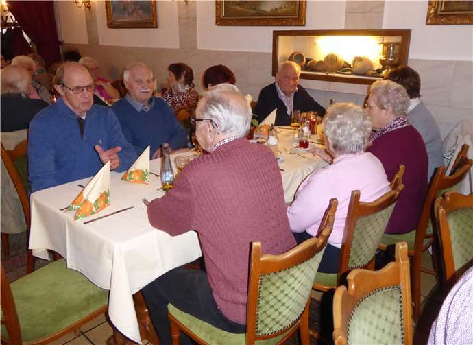 Zahlreiche Mitglieder waren erschienen, um in geselliger Runde den traditionellen Döppekooche zu essen. Fotos: privat