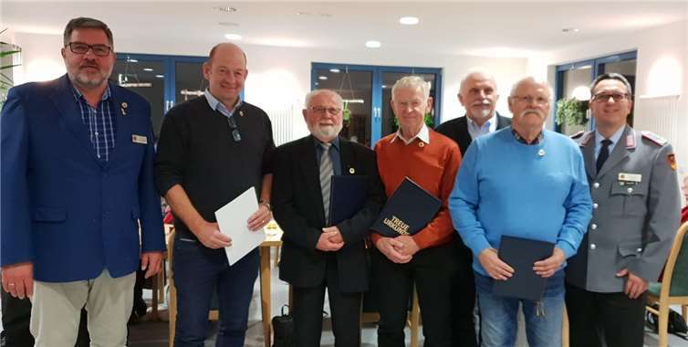Zahlreiche Mitglieder wurden für ihre jahrelange Mitgliedschaft geehrt. Von links: Ernst Wendland, Dietmar Kaperski, 40 Jahre Mitgliedschaft, Hermann Schuster, 50 Jahre, Werner Rüb, 50 Jahre, Reinhold Korbella, 50 Jahre und Michael Schwab. Privat