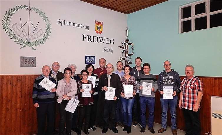 Zahlreiche Mitglieder wurden für ihre langjährige Treue zum Verein ausgezeichnet.Dieter Wind
