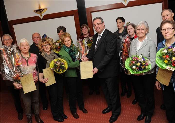 Zahlreiche Mitglieder wurden für ihre langjährige aktive Mitgliedschaft geehrt.FIX