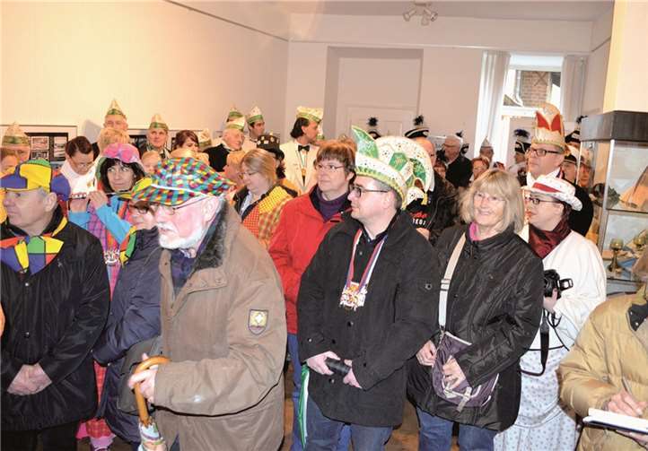Zahlreiche Närrinnen und Narren bevölkerten den Rathaussaal.