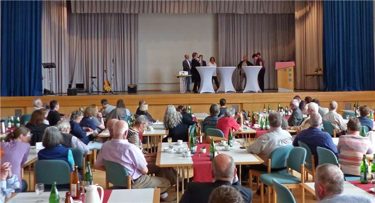 Zahlreiche Netzwerkpartner, Weggefährten, Unterstützer undFreunde der IUB waren nach Kottenheim gekommen, um das Jubiläum zu feiern.