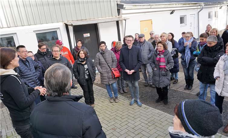 Zahlreiche Neuwieder und Tierfreunde aus dem Kreis Neuwied ließen sich von der 1. Vorsitzenden Sabrina Steger auf den neuesten Stand bringen.FF