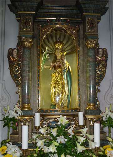 Zahlreiche Pilger pilgern jährlich nach Barweiler zum Gnadenbild. Foto: privat