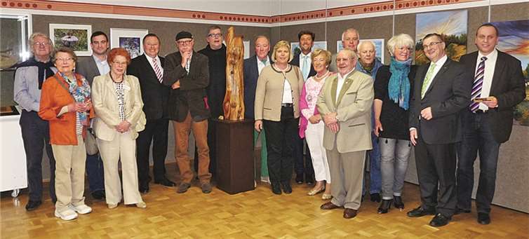Zahlreiche Politiker waren zur Ausstellungseröffnung Breisiger Künstler nach Maria Laach gekommen. -SF-