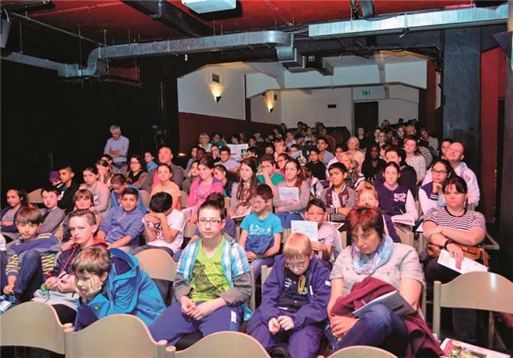 Zahlreiche Schüler und Lehrer waren bei der Zertifikatsverleihung in der Kufa.