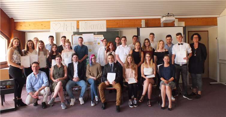 Zahlreiche Schülerinnen und Schüler freuten sich über ihren Abschluss. privat