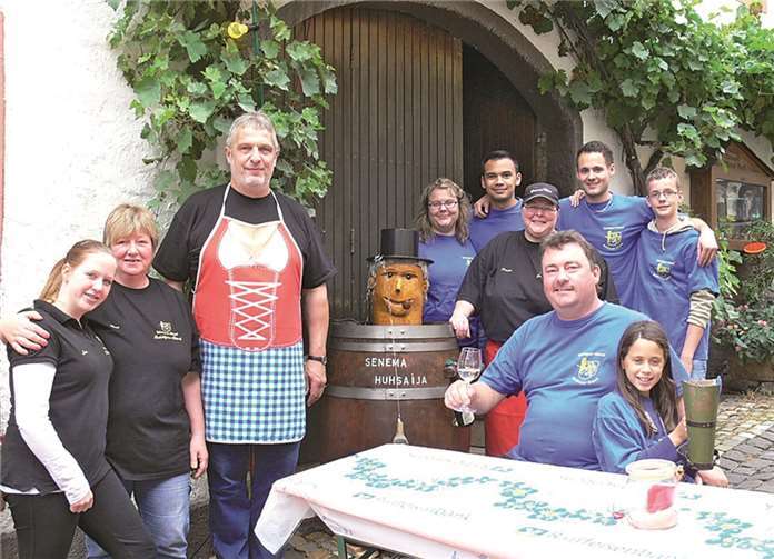 Zahlreiche Senheimer Fest-Teams hatten zum Dorfstraßenfest in den beliebten Moselort eingeladen. TE