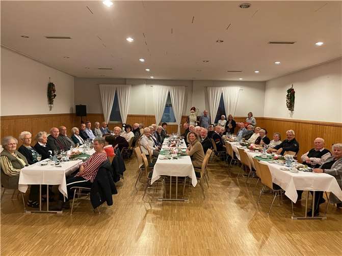 Zahlreiche Senioren sind zum Seniorennachmittag im Bürgerhaus erschienen.Fotos: Bürgergesellschaft Gimmigen e.V.