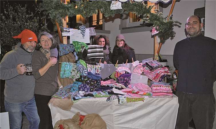 Zahlreiche Stände boten Verschiedenes zum Kauf an.