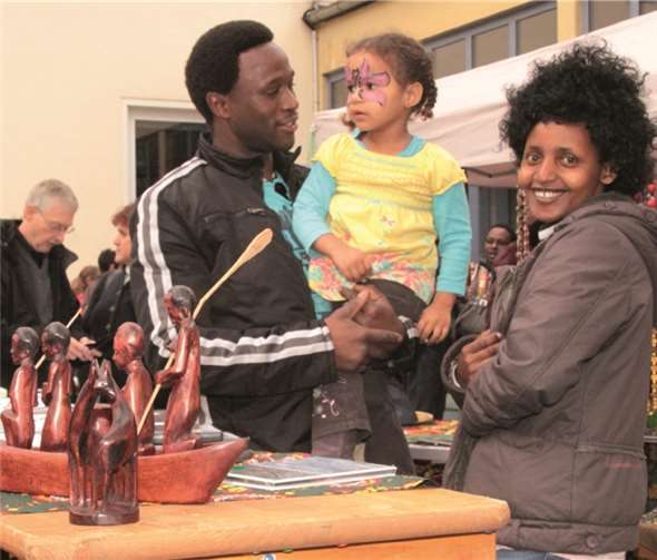Zahlreiche Stände mit allerlei Kunstgewerbe gab es beim Markt der schönen Dinge am und im Haus Wasserburg.AND