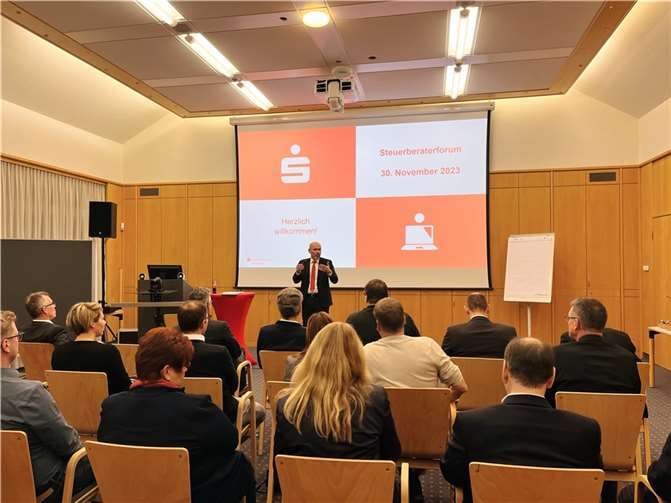 Zahlreiche Steuerberater waren der Einladung der Kreissparkasse Ahrweiler gefolgt.  Foto: Marco Seydel - Kreissparkasse Ahrweiler