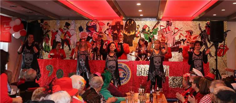 Zahlreiche Tanzdarbietungen sorgten für tolle Stimmung im Saal.Fotos: privat