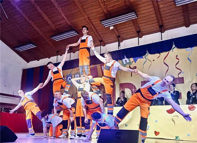 Zahlreiche Tanzgruppen begeisterten mit ihren Darbietungen.