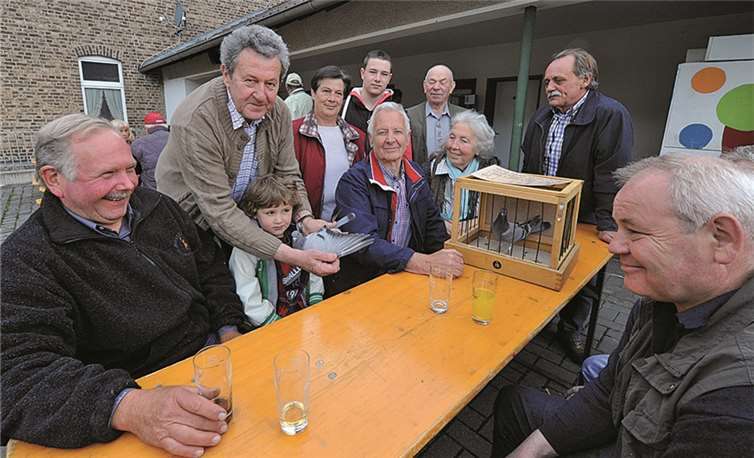 Zahlreiche Tauben fanden an diesem Nachmittag ein neues Zuhause. -FIX-