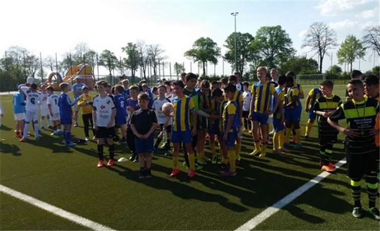 Zahlreiche Teams aus der Region lieferten sich in Buschhoven spannende Fußballpartien. privat