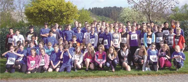 Zahlreiche Teilnehmer beim 8. Ahrtal-Lauf der Schulen im Stadtgebiet.  Privat