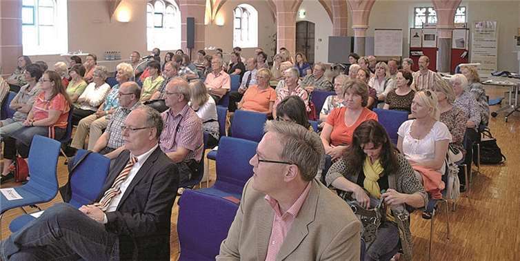 Zahlreiche Teilnehmer erschienen zur Fortbildungsveranstaltung des Betreuuungsnetzwerks im Kreis Neuwied im Forum Antoniuskirche.  Privat