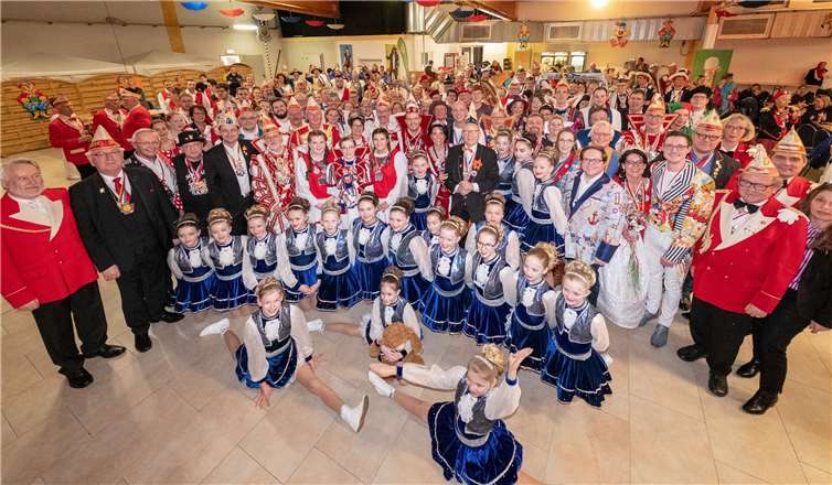 Zahlreiche Tollitäten und Abordnungen karnevalistischer Clubs waren gekommen. Foto: Frank Homann