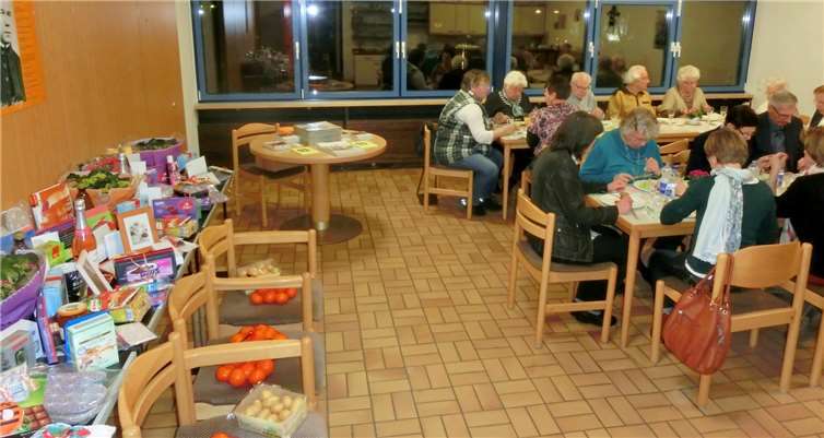 Zahlreiche Tombolapreise warteten auf die Gewinner des Abends. privat