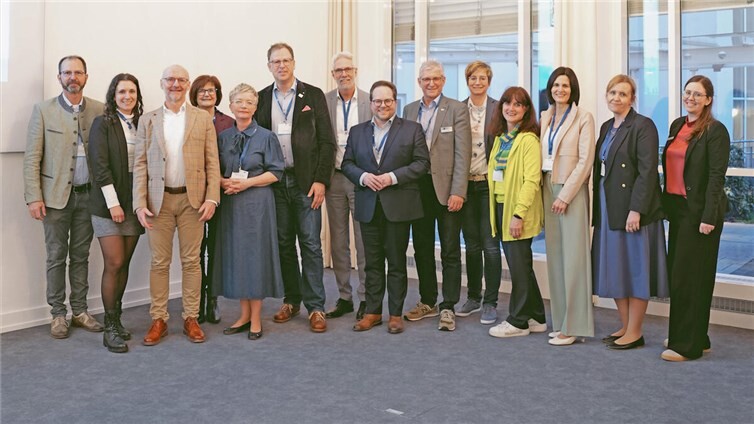 Zahlreiche Unternehmensvertreter folgten der Einladung unter dem Titel „Wertvolle Jahre – wertvolle Mitarbeitende: Erfahrung zahlt sich aus!“Foto: Anastasiia Pikelna/8ELF