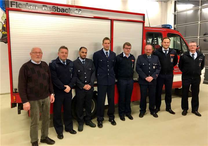 Zahlreiche Verpflichtungen, Beförderungen und Gratulationen wurden vorgenommen (v.l.n.r.) v.l. Karl-Josef Hühner, Wehrführer Thorsten Wagner, Adel Osman, Christian Beck, Sven Schlösser, stellvertretender Wehrführer Robert Gries, Michael Huhn, Wehrleiter VG Rengdorf/Waldbreitbach Peter Schäfer. privat