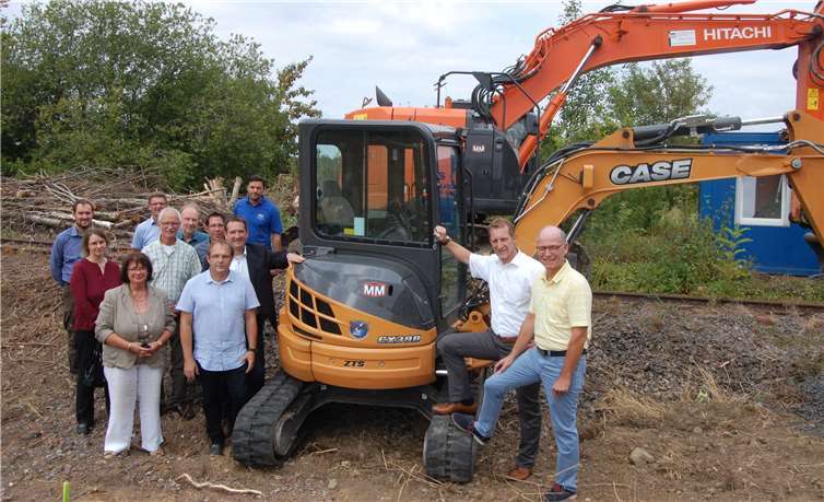 Zahlreiche Vertreter aus Politik und Wirtschaft hatten sich zum Spatenstich eingefunden.SK
