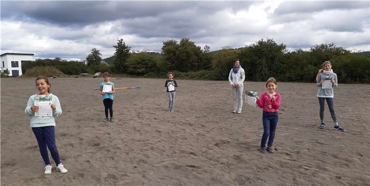 Zahlreiche Volgitierer des TuWi Adenau haben erfolgreich an die Prüfung zum Voltigierabzeichen teilgenommen.Fotos: privat