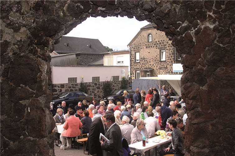 Zahlreiche Wassenacher Bürgerinnen und Bürger nahmen am Festakt teil.