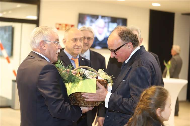 30 Jahre Achim Hütten hinterlassen Spuren in Andernach Zahlreiche Wegbegleiter wussten die Verdienste Hüttens zu würdigen.