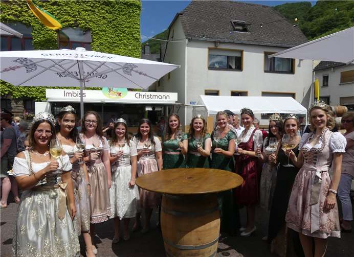Zahlreiche Weinmajestäten aus der Region machten zum Senheimer Weinfest ihre geschätzte Aufwartung.Foto: TE