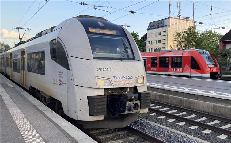 Stillstand auf der Schiene: Bahnreisende zwischen Köln und Koblenz brauchen starke Nerven Zahlreiche Zugverbindungen zwischen Köln und Mainz fallen im Mai 2025 aus. Foto: CF