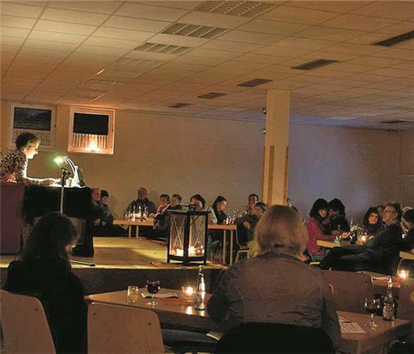 Zahlreiche Zuhörer lauschten den Ausführungen aus Petra Schiers Roman „Der Hexenschöffe“. privat