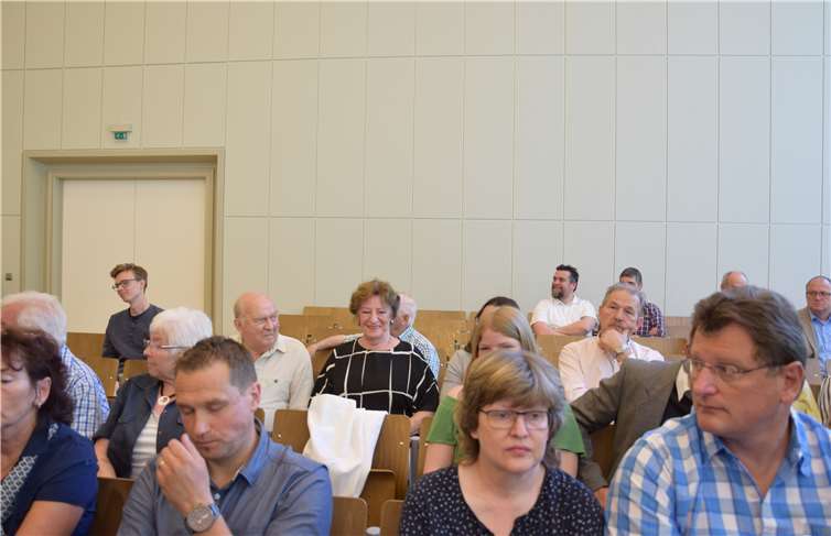 Zahlreiche Zuschauer verfolgten den Prozessauftakt.