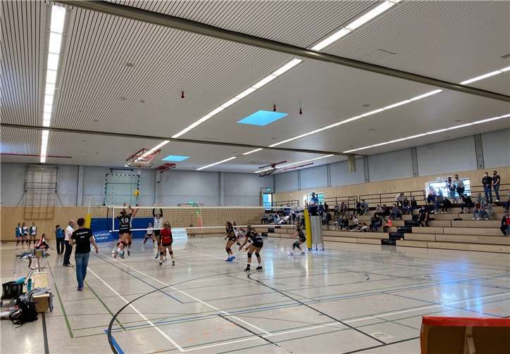 Zahlreiche Zuschauer wollten sich den ersten Auftritt des SV Wachtberg in der Regionalliga nicht entgehen lassen. Foto: privat