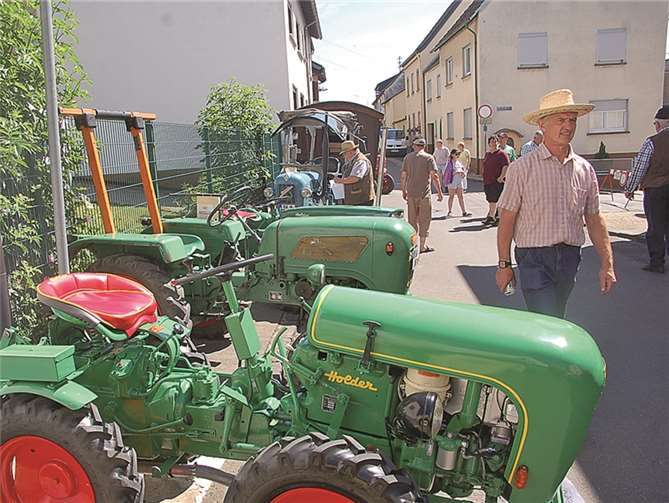 Zahlreiche alte Traktoren gab es zu bestaunen. RÜ