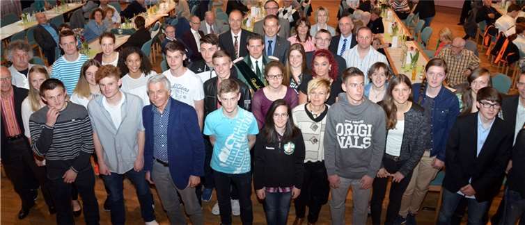 Zahlreiche erfolgreiche Mayen-Koblenzer Sportler wurden bei den diesjährigen Sportlerehrungen von Landrat Dr. Alexander Saftig ausgezeichnet. Fotos: Kreisverwaltung Mayen-Koblenz