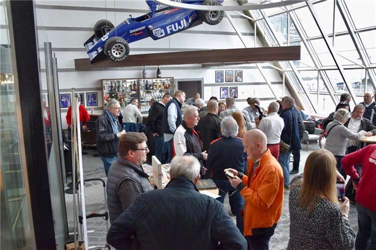 Zahlreiche interessierte Fans waren beim „Get Together“ im Dorint Hotel am Nürburgring.  Fotos: privat