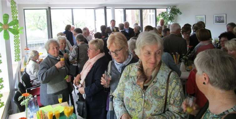 Zahlreiche interessierte Gäste feierten mit der Pfarreiengemeinschaft Sinzig das zehnjährige Bestehen des Kirchencafés.  privat